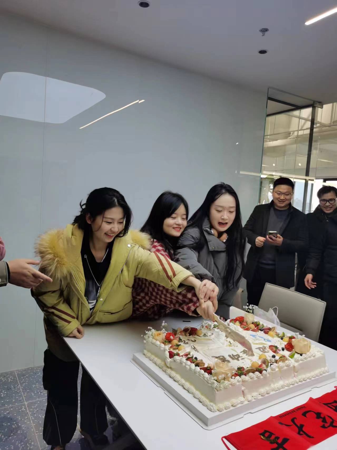 上海邁維動(dòng)漫科技有限公司喜迎新年喬遷之喜：立足新起點(diǎn)，開(kāi)啟新征程！(圖13)